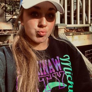 Meet your Posher, Katelyn